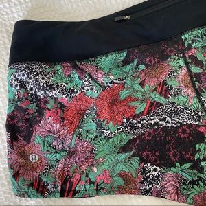 Lululemon Run Times Short II 4” Size 12 Women's Zen Garden Black Multi Floral